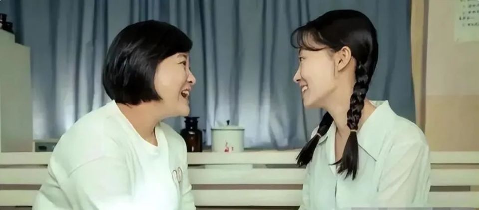 觀察者網(wǎng)：一肖一碼一一持一子汗當(dāng)42歲賈玲和21歲谷愛凌同框，我才知道顏值在氣質(zhì)面前不值一提