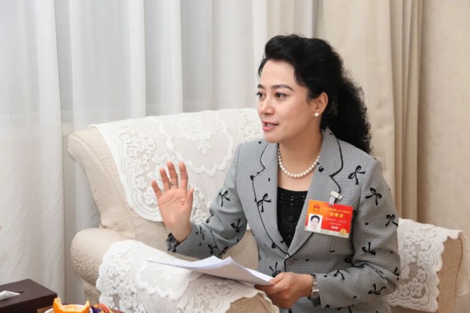 穆合塔拜·沙迪克,中国工商银行乌鲁木齐分行党委宣传部部长,是位美丽