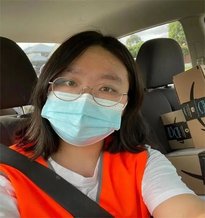 她在澳洲读书,坐火车遭遇男子骚扰,报警后警察很重视