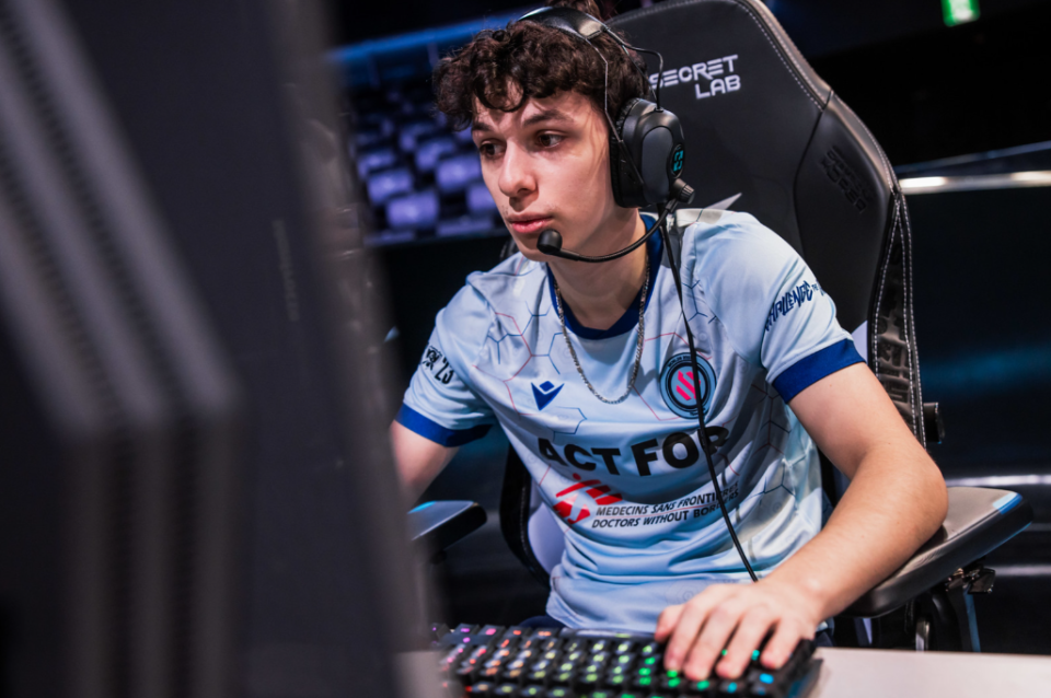 bds诺手的优势越来越大,在多次小规模团战上,诺手大杀四方,拿到了6-0