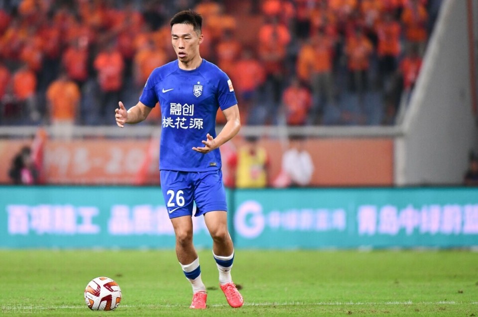 贺惯曾被视为鲁能引援热门如今他却提前跟上港续约新赛季留队