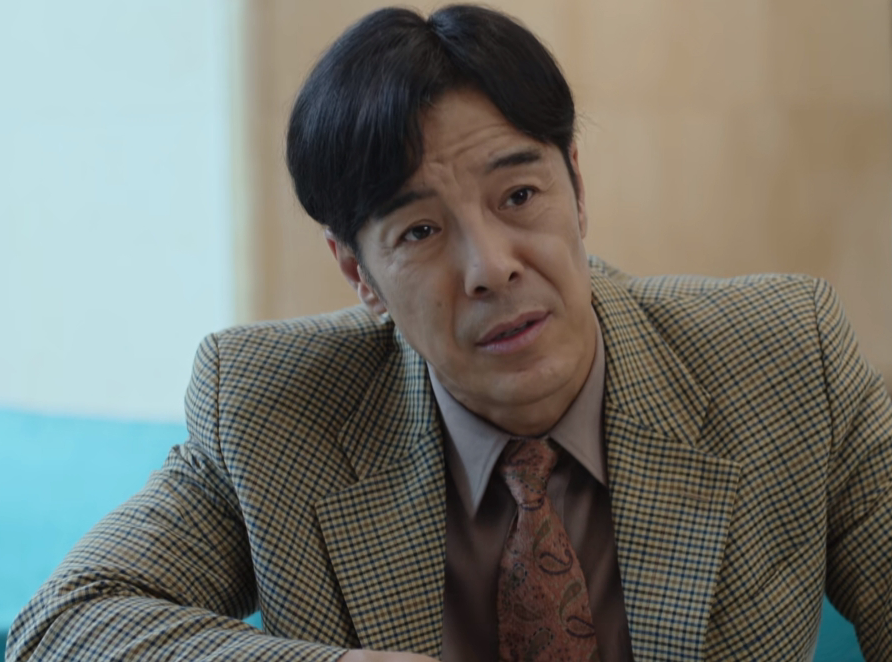 顿时演出了角色骨子里的血性.第三个,刑岷山的眼镜.