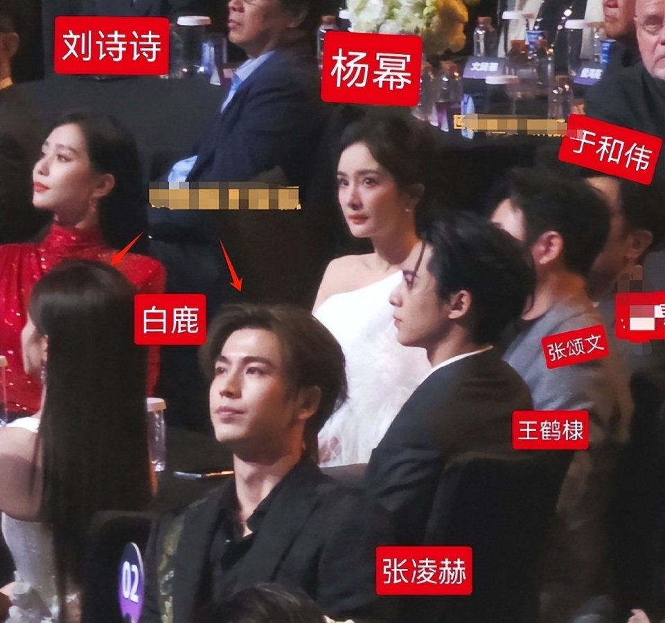 杨幂被抓拍到多次偷看魏大勋,两人意外同框画面曝光_腾讯新闻