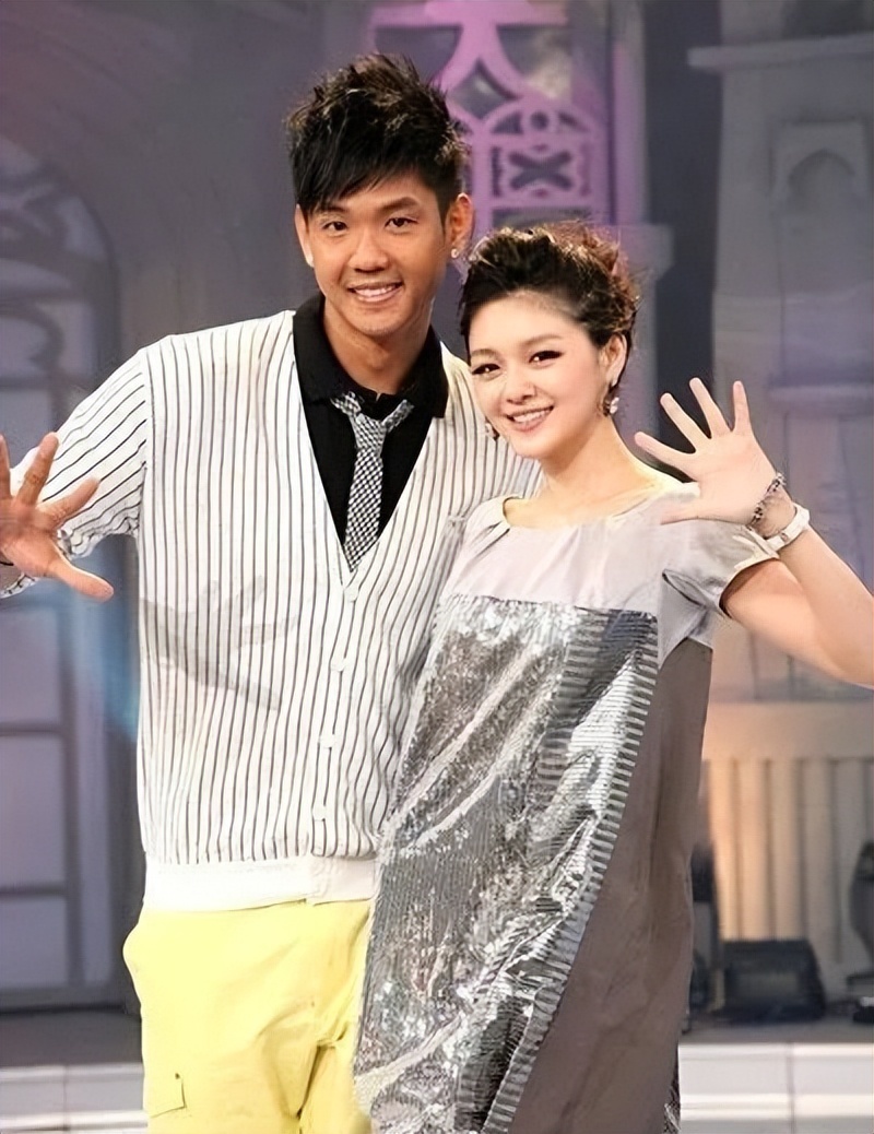 不成疯便成魔,从一脸体面到一地鸡毛,大s这些年都经历些什么?插图17