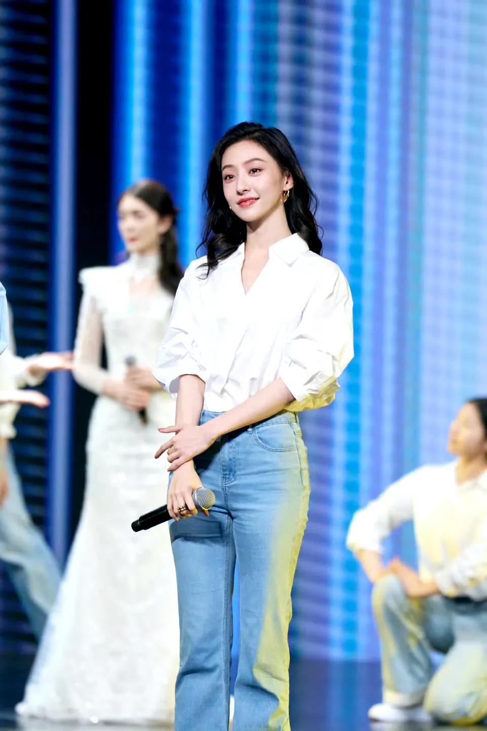 《狐妖小红娘月红篇》首播4集,胡连馨高颜值上热搜,被圈内买股却无戏