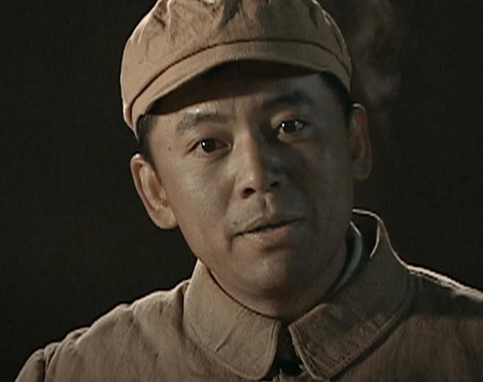 李云龙到家后就看到了4个孩子(3男1女)向他扑过来哇哇大哭:他们是赵刚