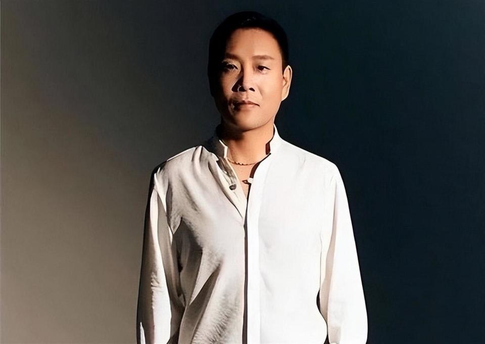农民歌手祁隆，爆红后娶了不离不弃女友，却在婚后因作风问题离婚_腾讯新闻