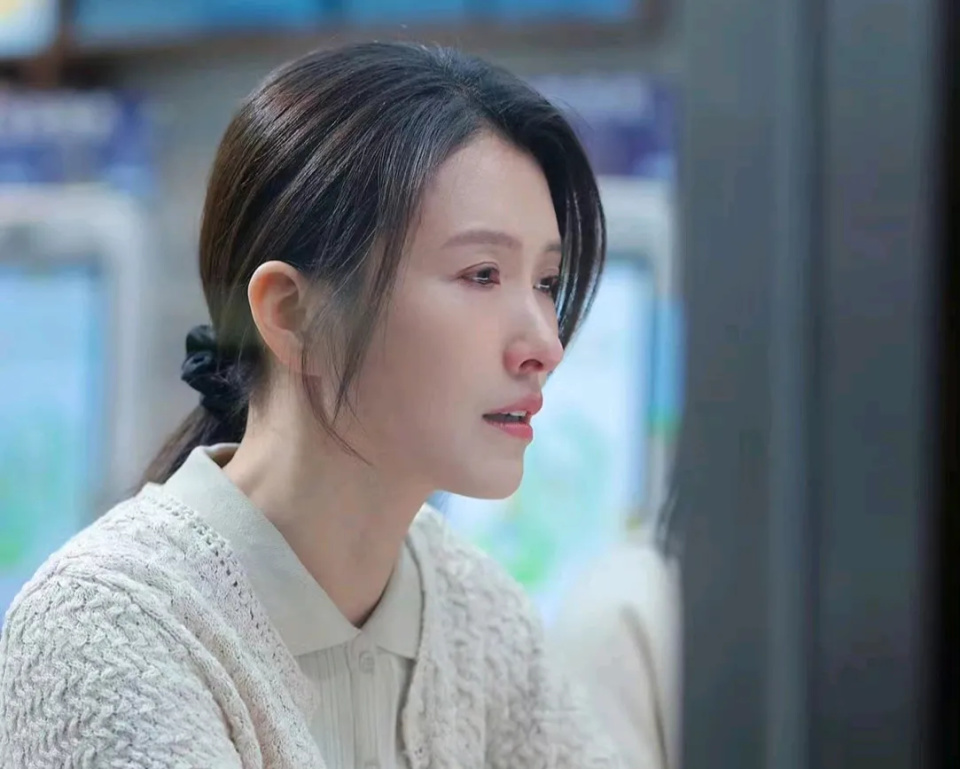 《执行法官》徐洁儿:歌手出道,曾受情伤,45岁不婚不育,活成大女主