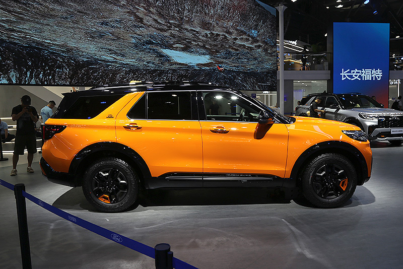 2023重庆车展:售39.98万元 福特探险者昆仑巅峰版正式亮相-腾讯新闻