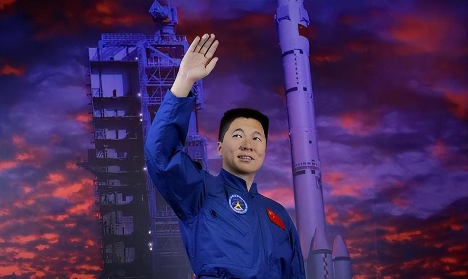 航天英雄杨利伟:背后是女儿的早逝和妻子离职的苦楚_腾讯新闻