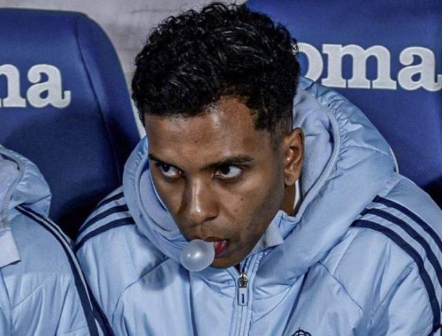 皇马头号失意人：9000万巨星3场0球 枯坐板凳！球迷恶搞