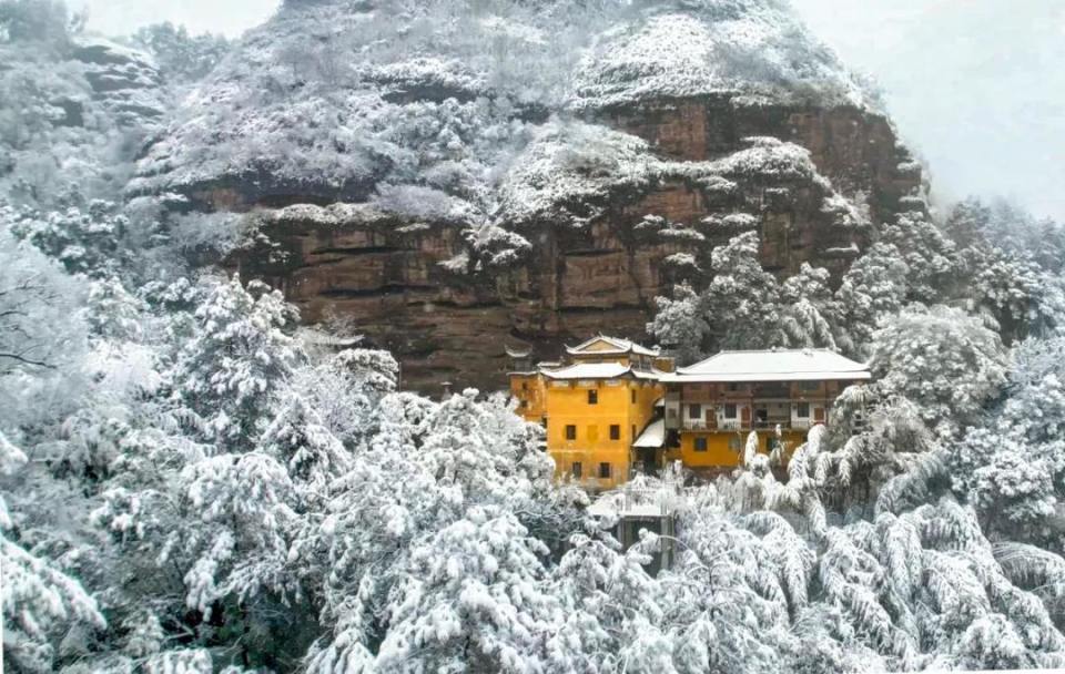 浙江省金华市婺城区汤溪镇的九峰山雪景图作为汉代龙丘苌隐居地,曾有
