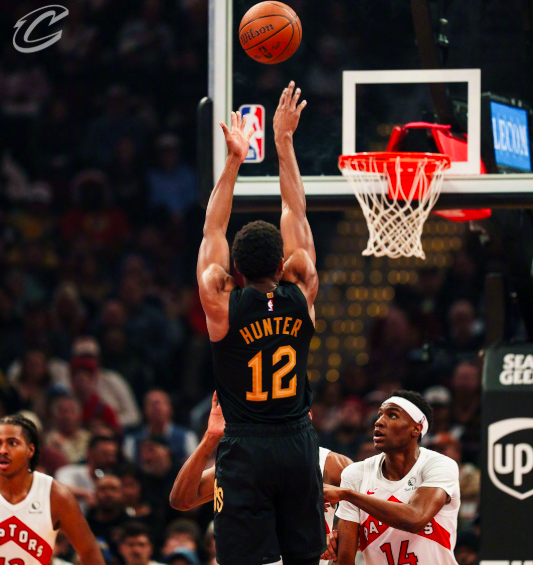 三人20+掀翻东部豪强！终结4连败颓势，替补神将三分6中6轰20分