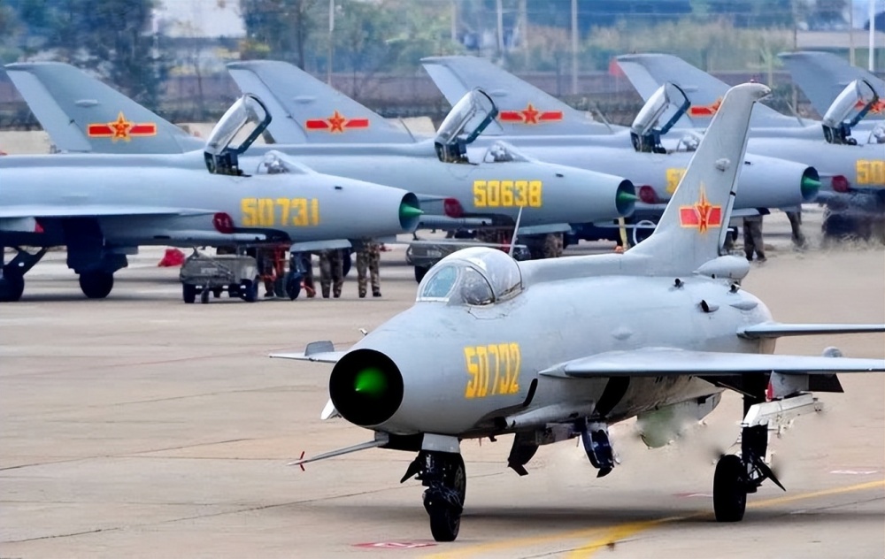 德专家：中国将退役1个旅的歼7战机，退役歼7还能发挥什么作用？回信