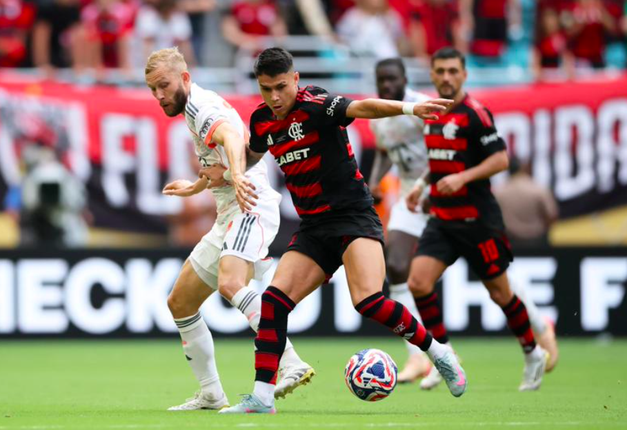 4-2进球眼花缭乱！神锋梅开二度 9亿豪门笑傲欧洲南美对决晋级8强