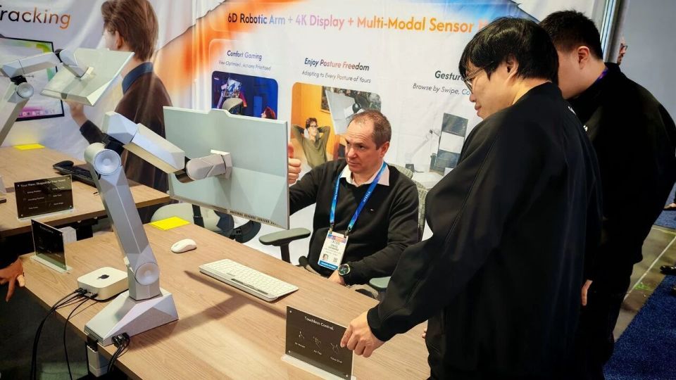 中耳筛查怎么做看遍CES2026：从21个AI硬件，看透AI落地的三个趋势_https://www.jmylbn.com_新闻资讯_第9张