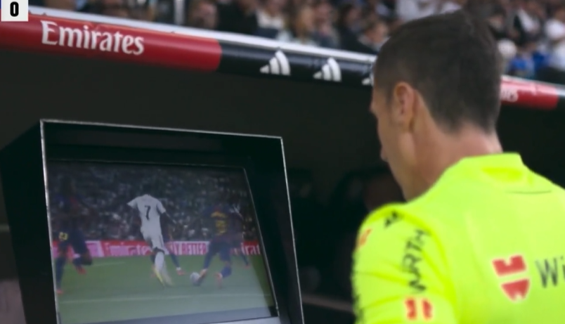 国家德比争议判罚！维尼修斯2分钟“跳水”逃黄，亚马尔险送点