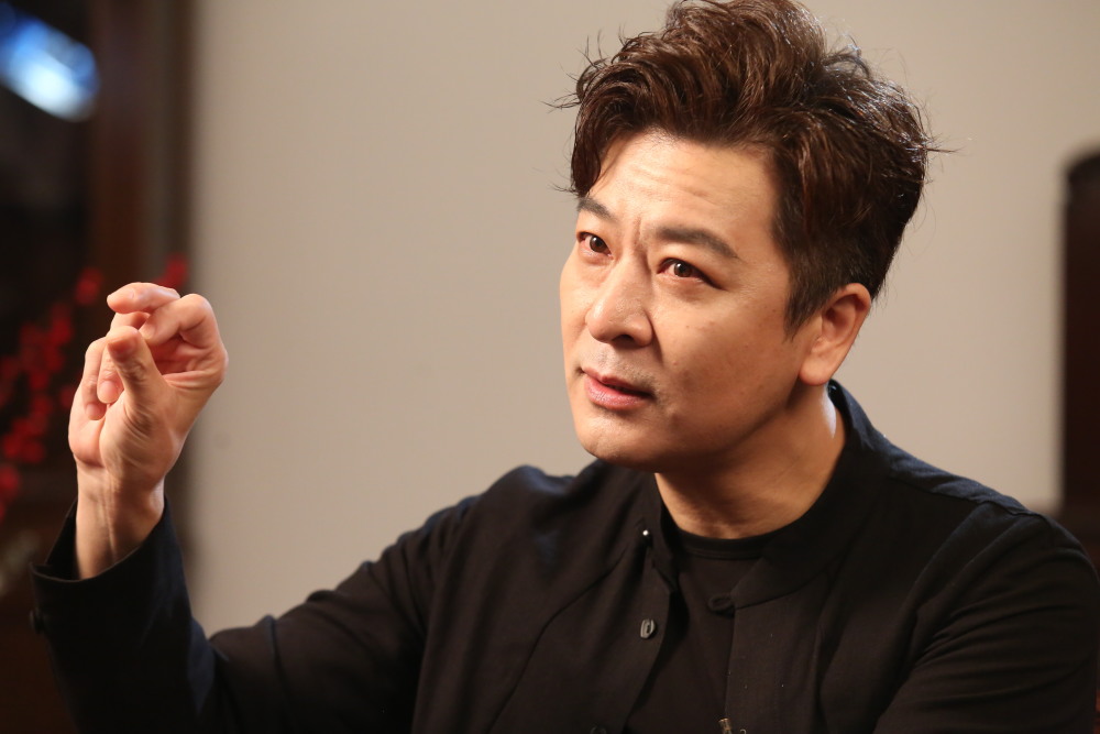 你想不到的于毅,出演五十多部影视剧作品,与张学友阿云嘎同台合作音乐