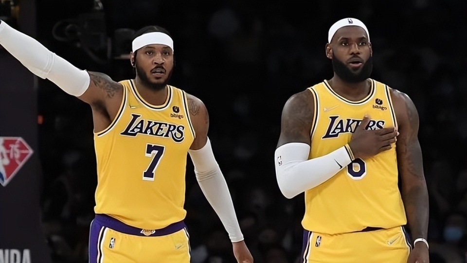 2021年的夏天,已经37岁的安东尼得到了老友勒布朗·詹姆斯的邀请,前往