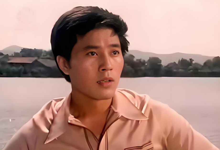 卢君和王伟平 80年代两大电影厂帅气男星 颜值和演技对比 谁能胜出?