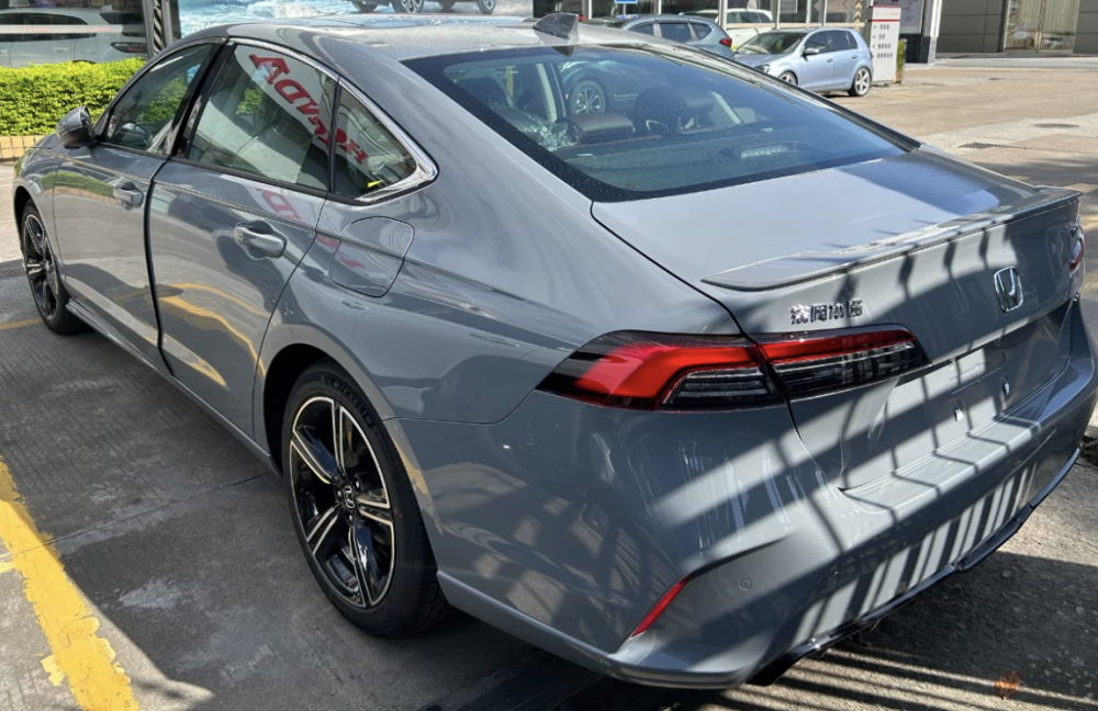 雅阁不香了东本英仕派进店新增水泥灰涂装配15t引擎