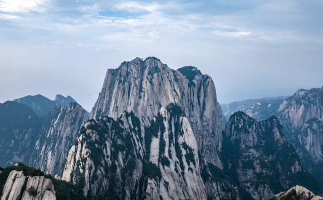 华山之巅24小时的守候,拍摄日出日落星空银河,再走一个鹞子翻身和长空
