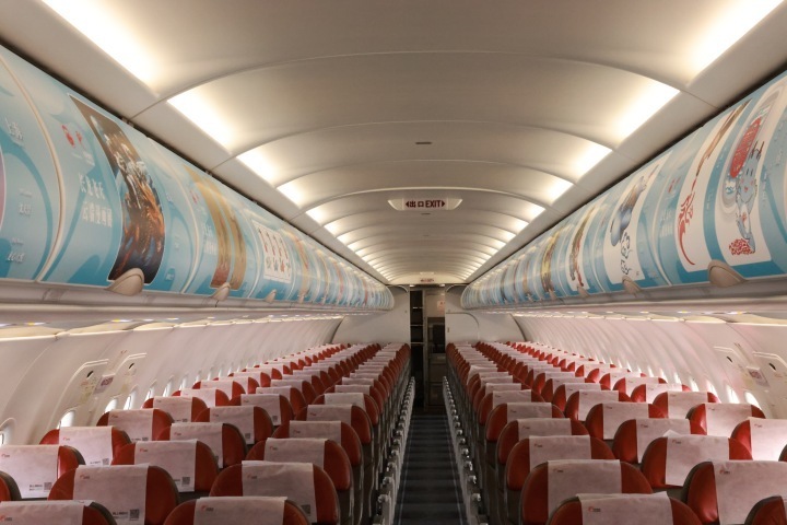 飞机客舱变成移动美术馆——长龙飞天·云端漫画展带来独特的空中