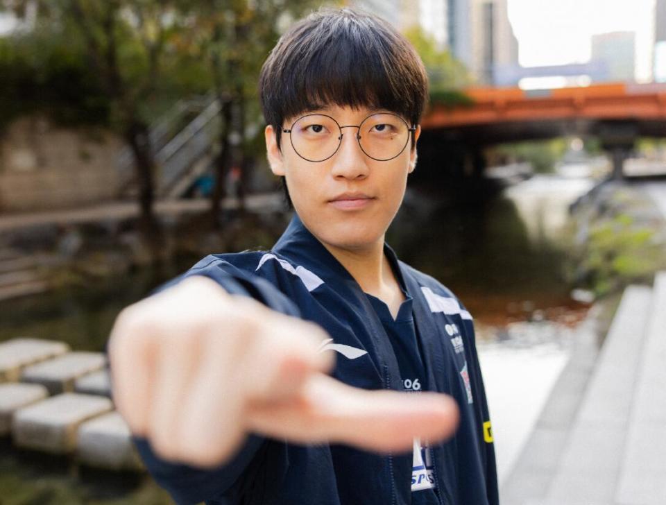 tarzan被嫌弃后努力训练成功打到韩服第4等待战队签约他