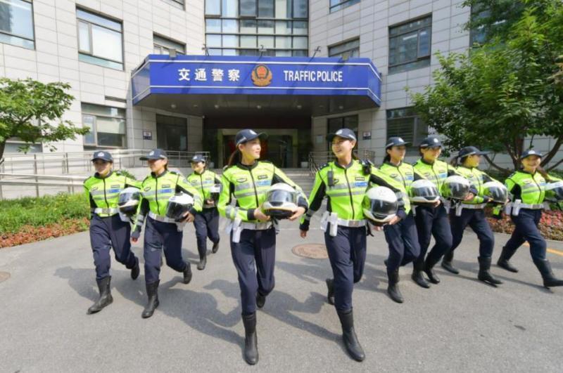 北京交警女铁骑"扩编"  5名女民警新加入