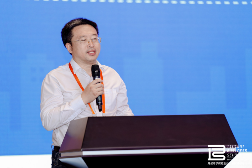 王永贵校长发言围绕"连接共生·协同创新"这一主题,与会嘉宾分别从不