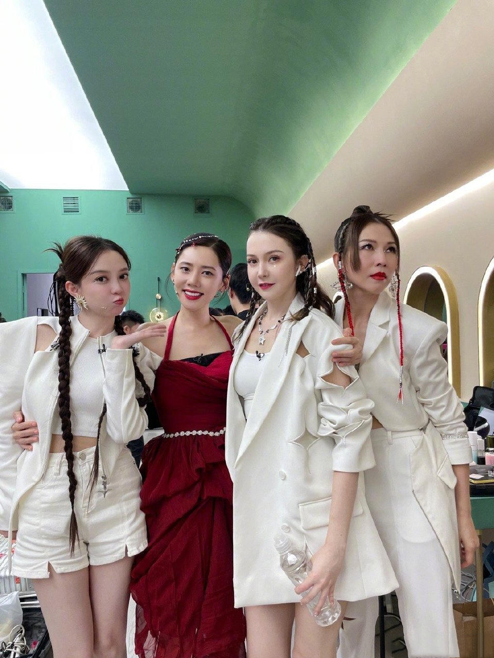 《浪姐4》吴倩退赛不意外，两个事件成导火索，三个方面得不偿失_腾讯新闻