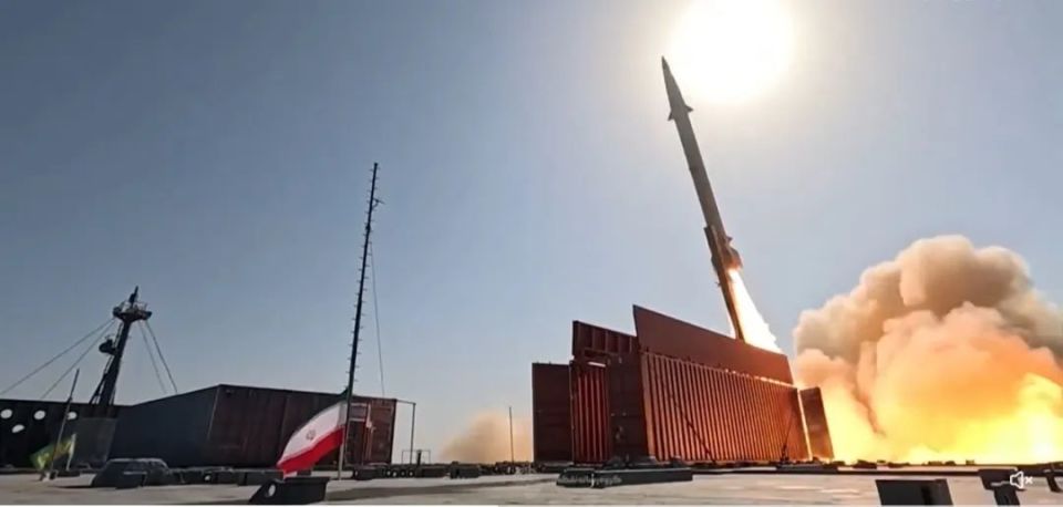 伊朗也有"舰载弹道导弹"了!初次试验集装箱发射系统_腾讯新闻