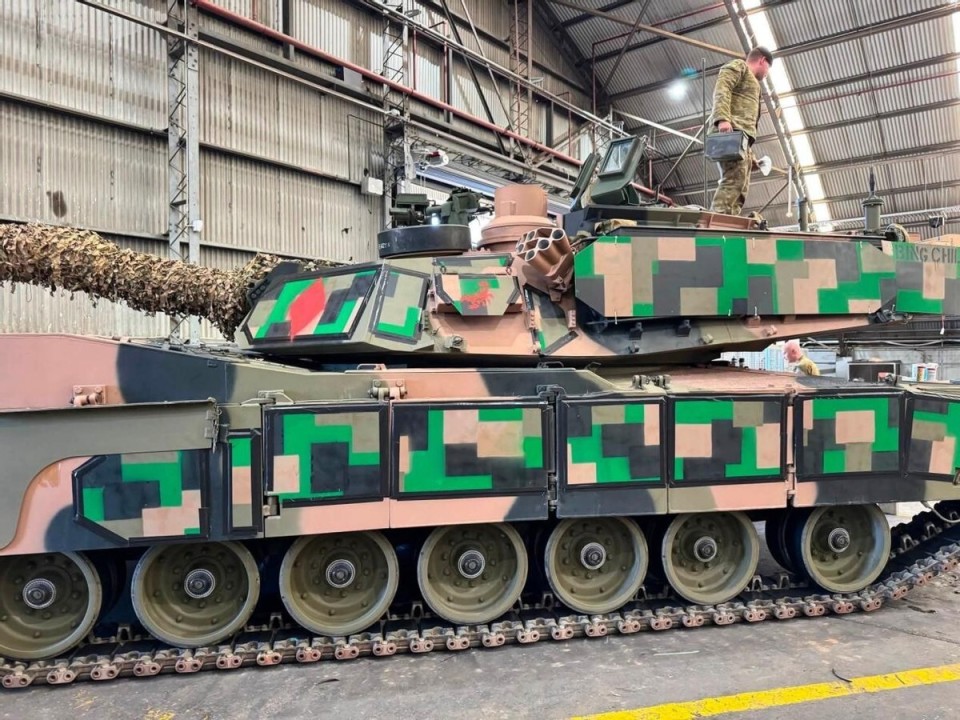 �Ĵ�����½��չʾαװ���й�̹�˵�M1A2