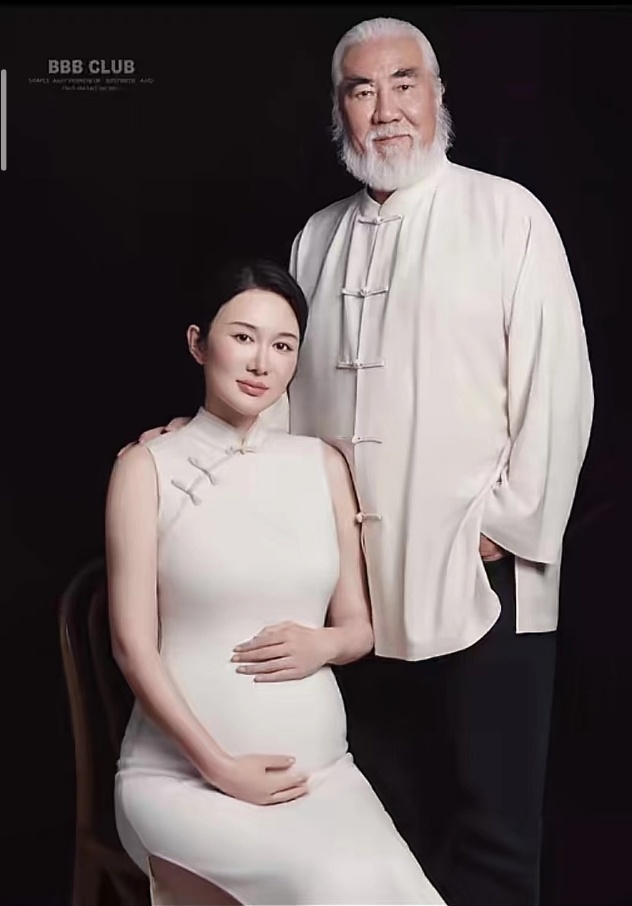 张纪中前任妻子图片