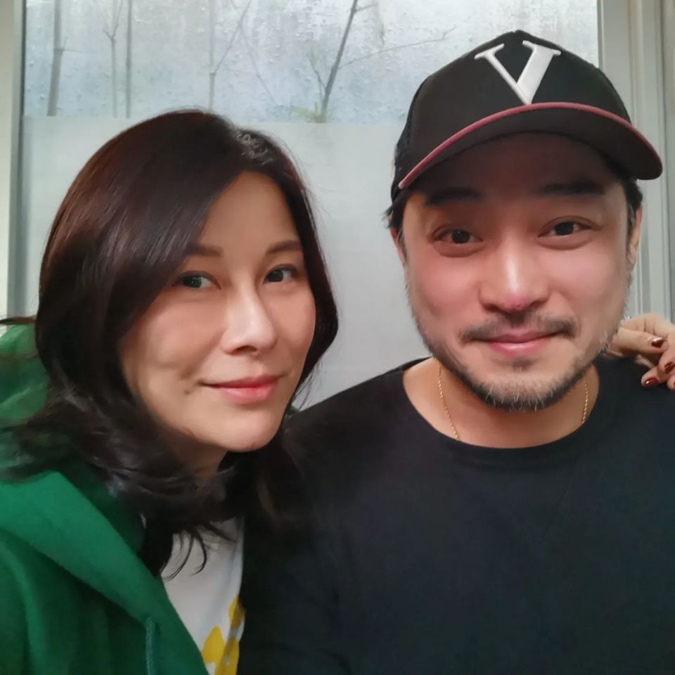 46岁女演员黎淑贤烧炭自杀,前一晚还分享在豪宅内炭火烧烤的动态