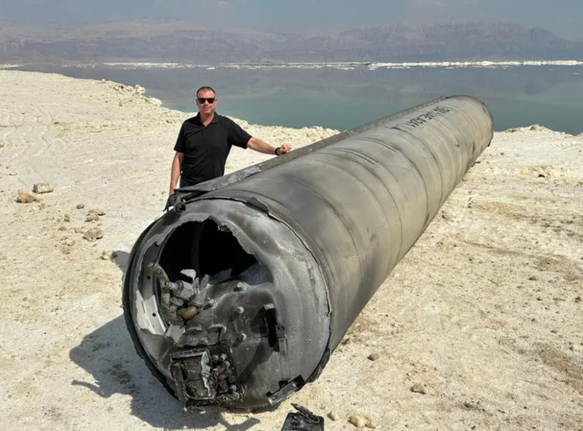 伊朗导弹残骸曝光,英国记者:这不真实