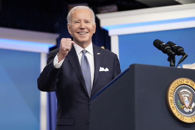 据环球网报道,近日,美国与太平洋岛国马绍尔群岛和帕劳两国代表签署了