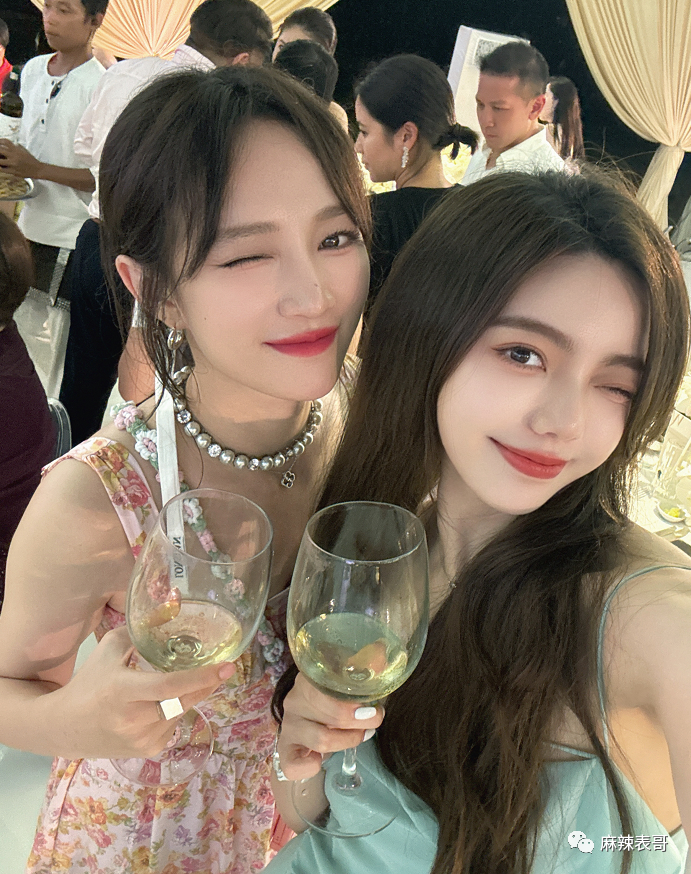 孟佳.另一张图里,被p到认不出.陈妍希.