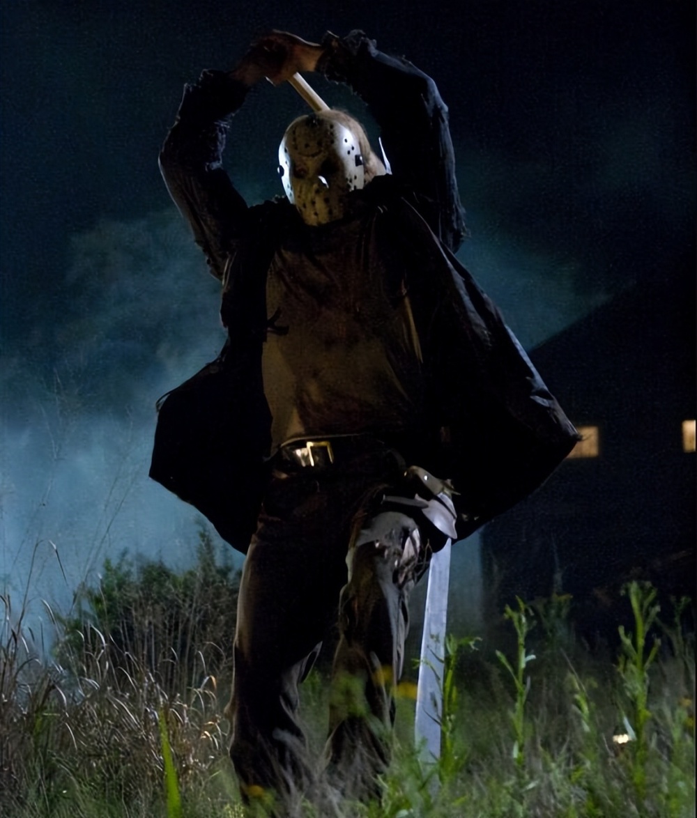 单从外形上看,就感觉给人一种很大的恐惧感,显然这样的形象更符合杰森