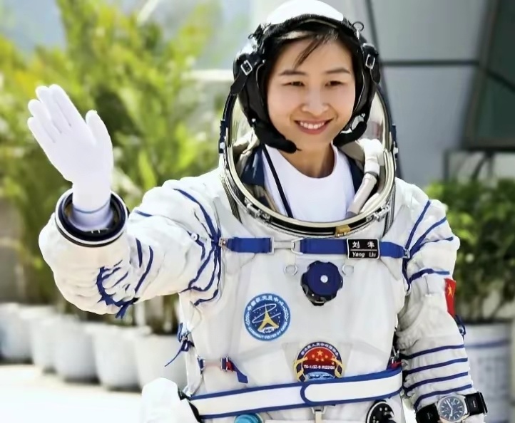 女航天员刘洋祝贺晋级两颗星网友直呼当之无愧实至名归