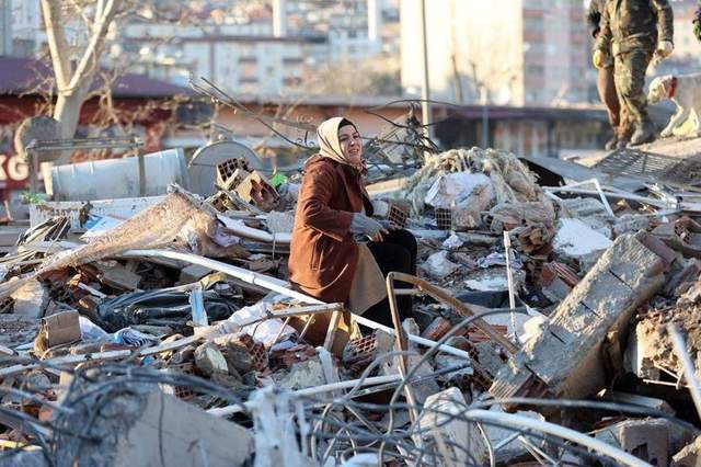 土耳其地震死这么多人遍地都是豆腐渣给我们也敲响警钟