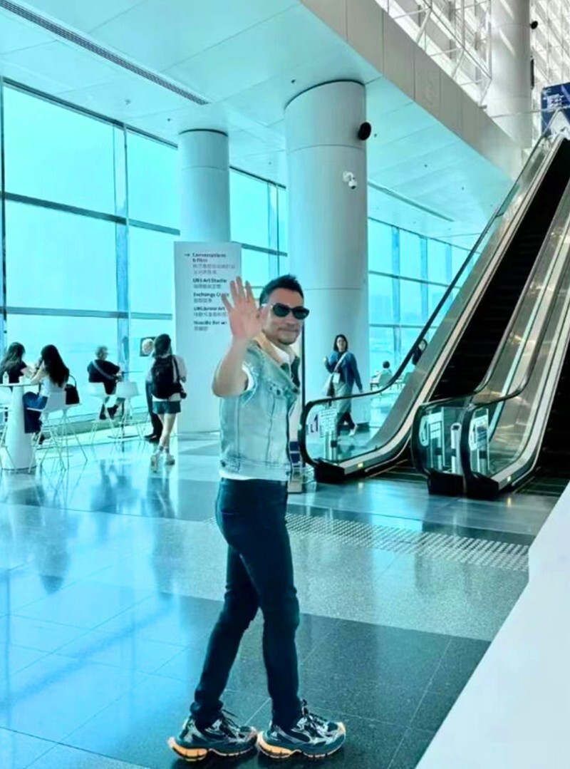 名流大咖齐聚香港,林青霞贵气,任达华好年轻,富太们