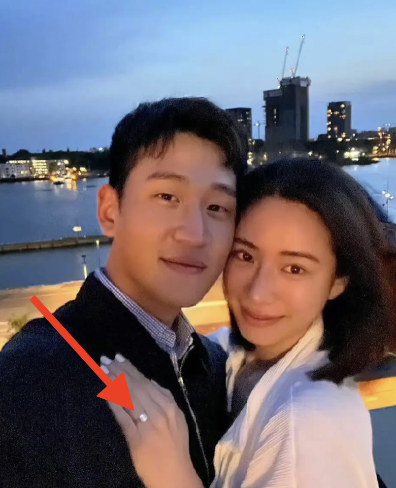 娱乐圈又一对姐弟恋修成正果,两人相差6岁,曾一度分手又复合