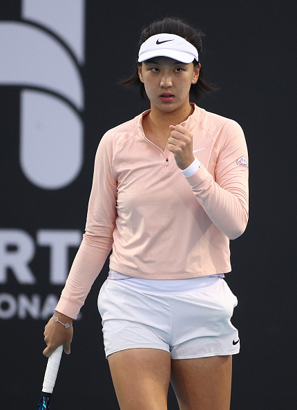 重返巡回赛八强小花王欣瑜鏖战三盘险胜世界第70晋级