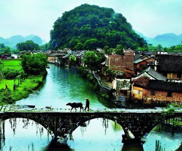 钴鉧潭在永州市零陵区河西柳子街柳子庙右侧愚溪西北面,钴鉧潭河床底