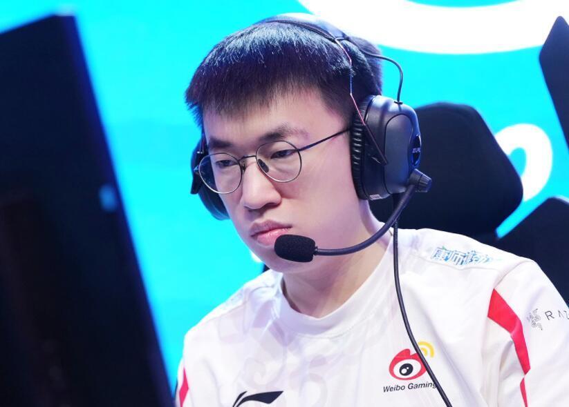 rng带货直播惹争议,还在卖小虎签名照,嘲讽letme的书是厕纸_腾讯新闻