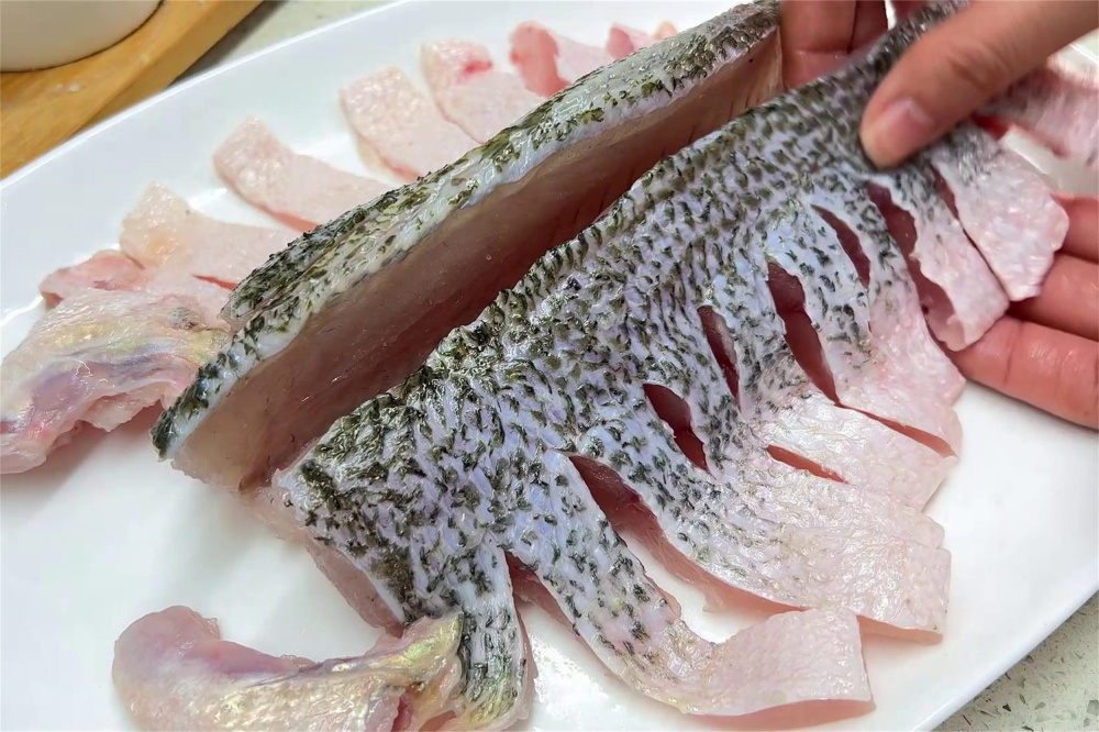 龙年年夜饭,"开屏鲈鱼"记得端上桌,寓意年年有余,吉祥如意_腾讯新闻