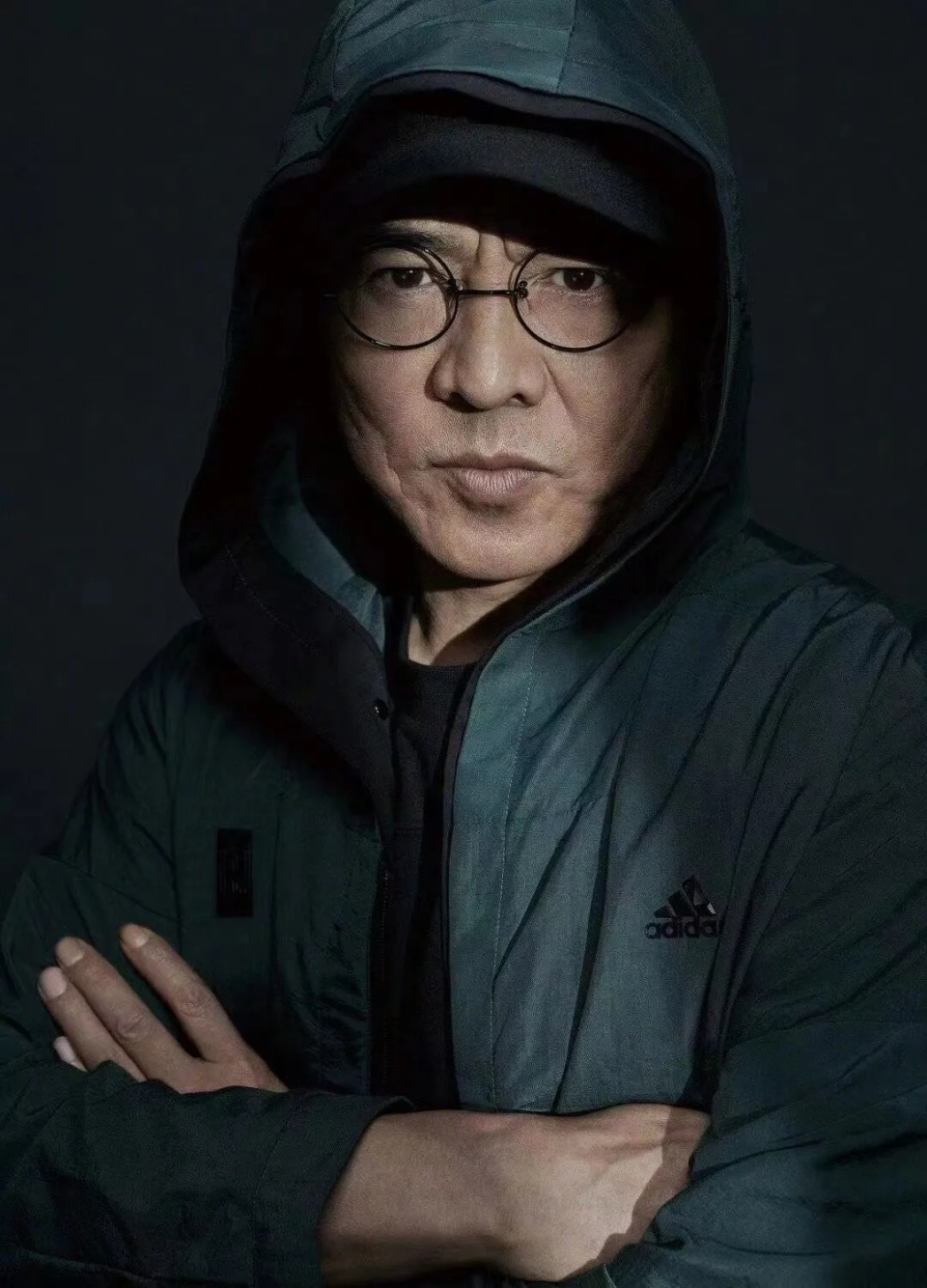 61岁李连杰近照曝光!满脸皱纹衰老至极,昔日巨星已面相大变