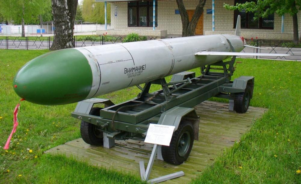 乌克兰击落KH-55导弹，导弹数量不足，俄罗斯动用核武器载具了？玻璃打孔