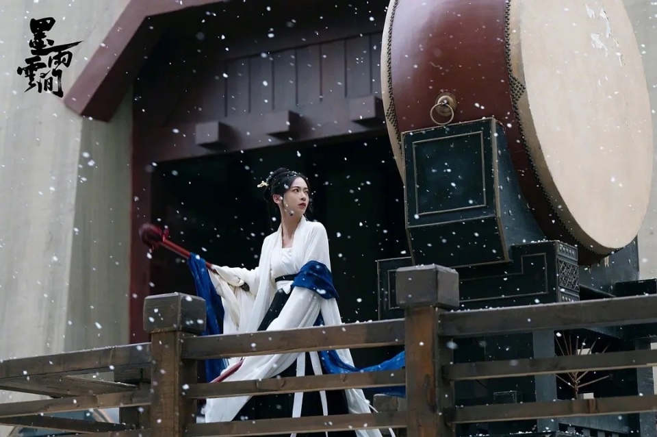 演完《匆匆那年》10年后演《墨雨云间》，37岁的她受长相所困